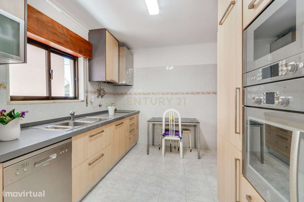 Espetacular Moradia T6 em Charneca de Caparica, Almada-14