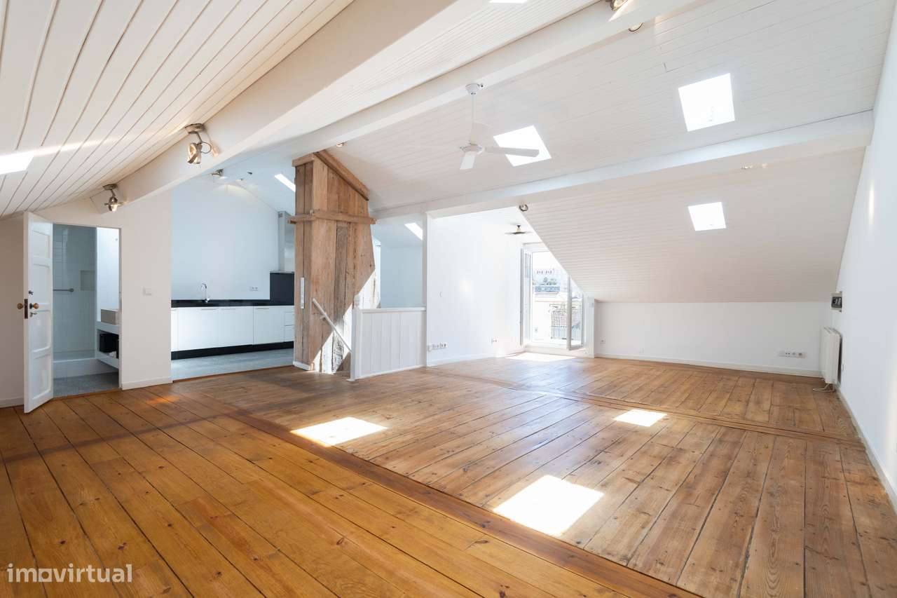 Cobertura com 65m2 com terraço em edifício pombalino no coração do Prí - Grande imagem: 4/27