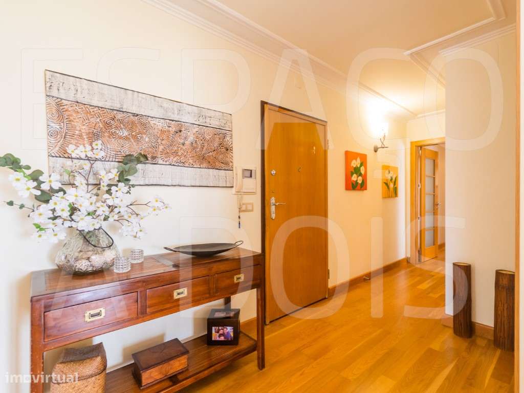 DESLUMBRANTE! Condomínio Privado com porteiro residente, vigilância...-17