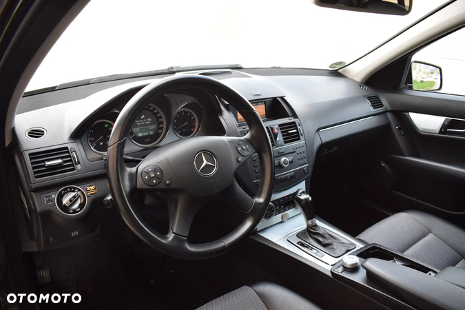 Mercedes-Benz Klasa C 180 CGI Automatik BlueEFFICIENCY Elegance - 20