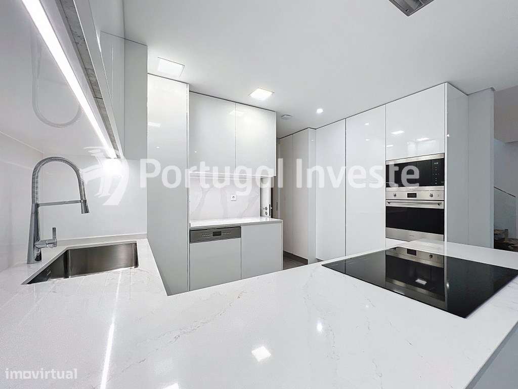 Sublime Duplex T4 com Mezanino no centro de Carcavelos-12