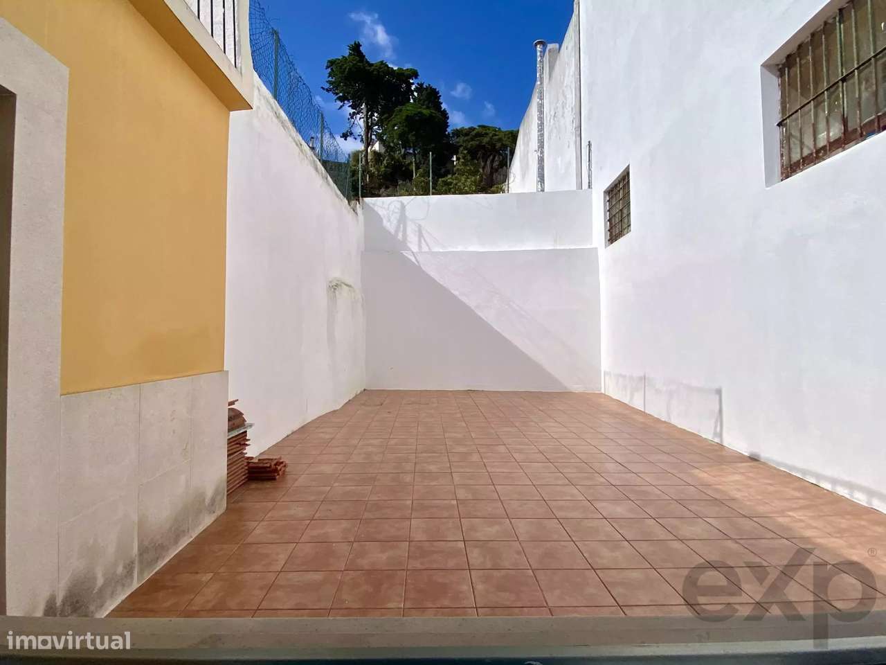 Arrendamento T0 renovado e mobilado, com terraço, 2º Andar, Bairro do - Grande imagem: 3/23