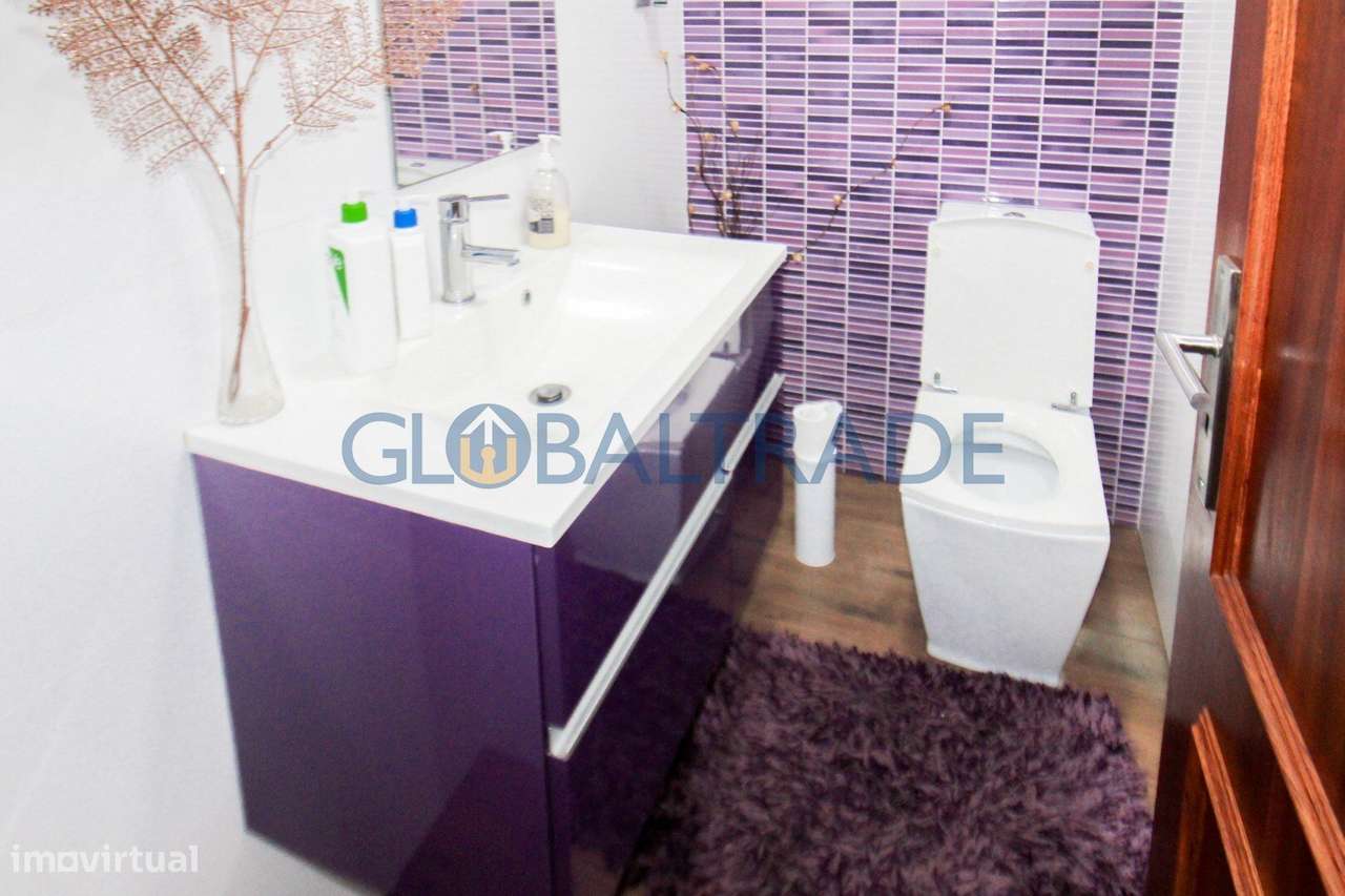 Moradia T4 com terraço e jardim em Alfena-17