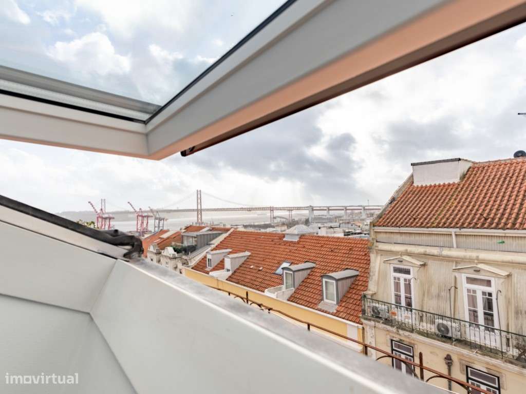 Penthouse T2 Renovada com Varanda na Estrela - Grande imagem: 2/30