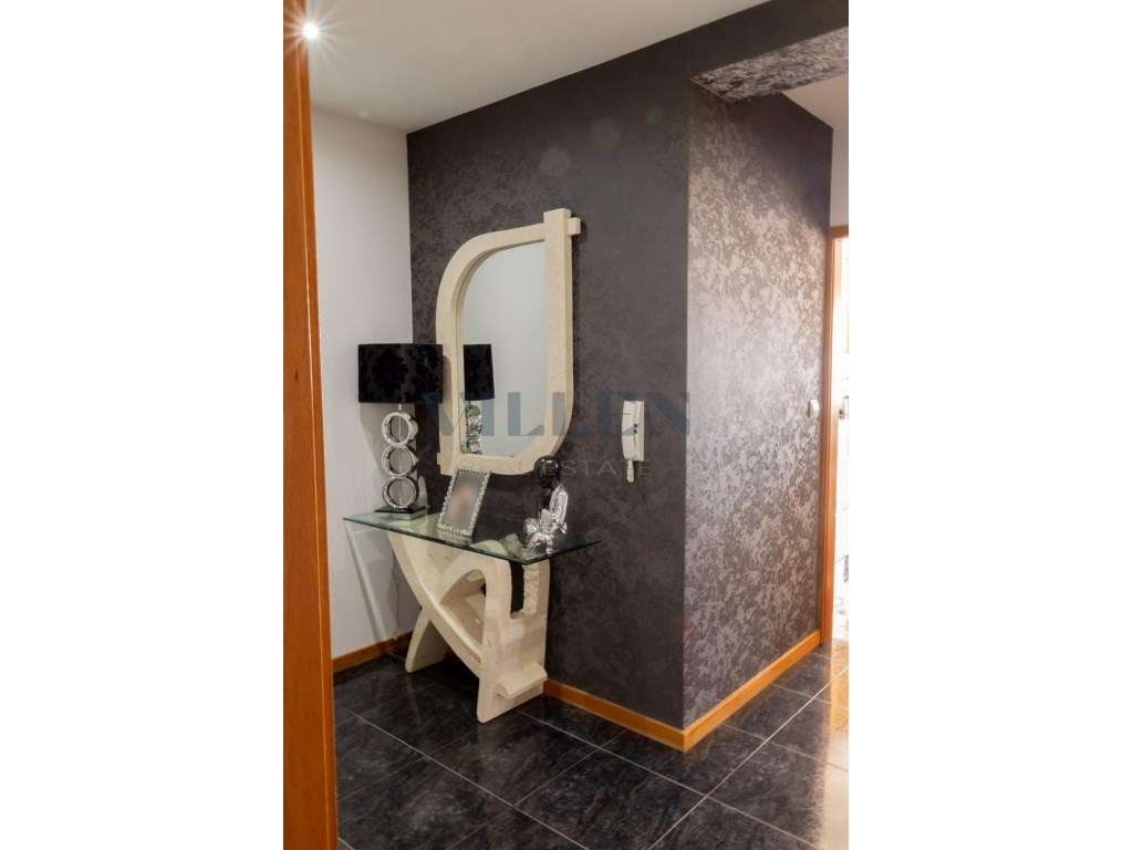 Apartamento T2 com Sótão e Garagem Fechada em Vila do Conde-9