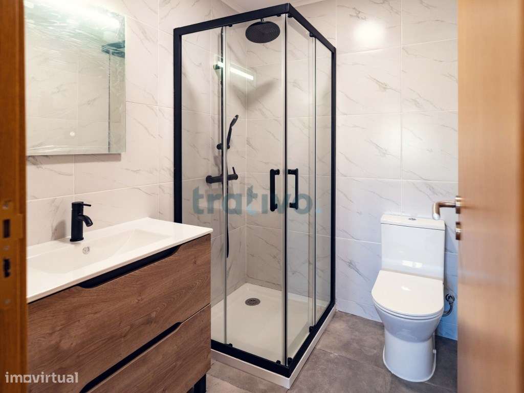 Moradia T2 Totalmente Reabilitada | Zona exterior com 45 m² | Santa...-8