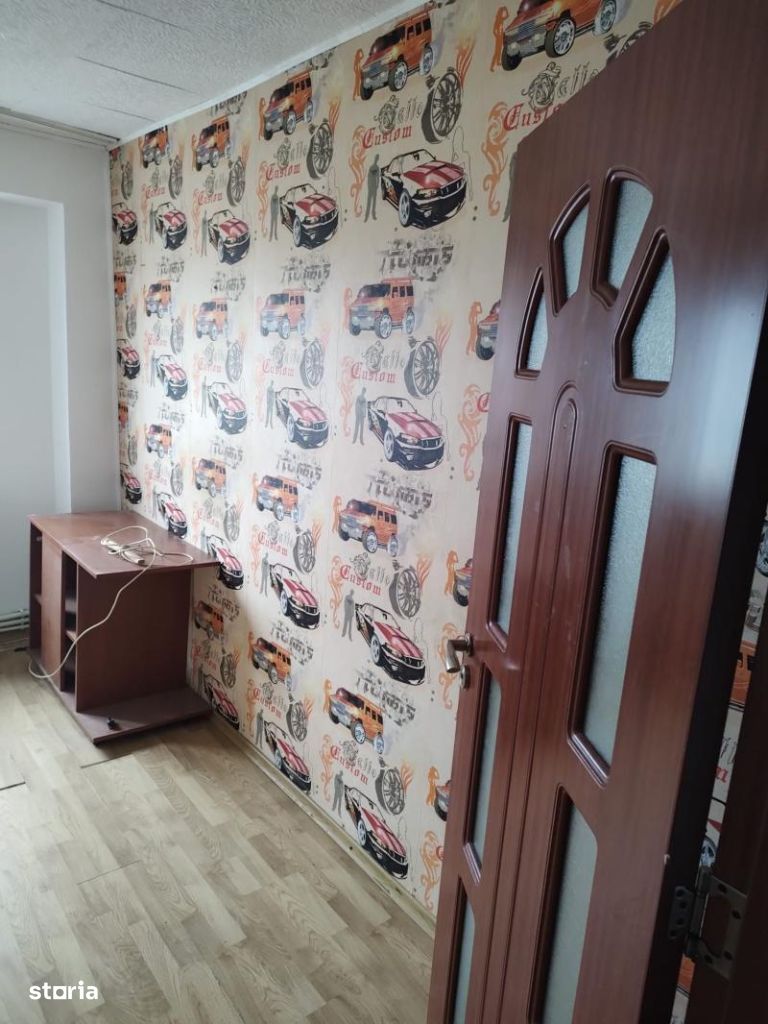 De vanzare apartament 3 camere zona capatul lui 4