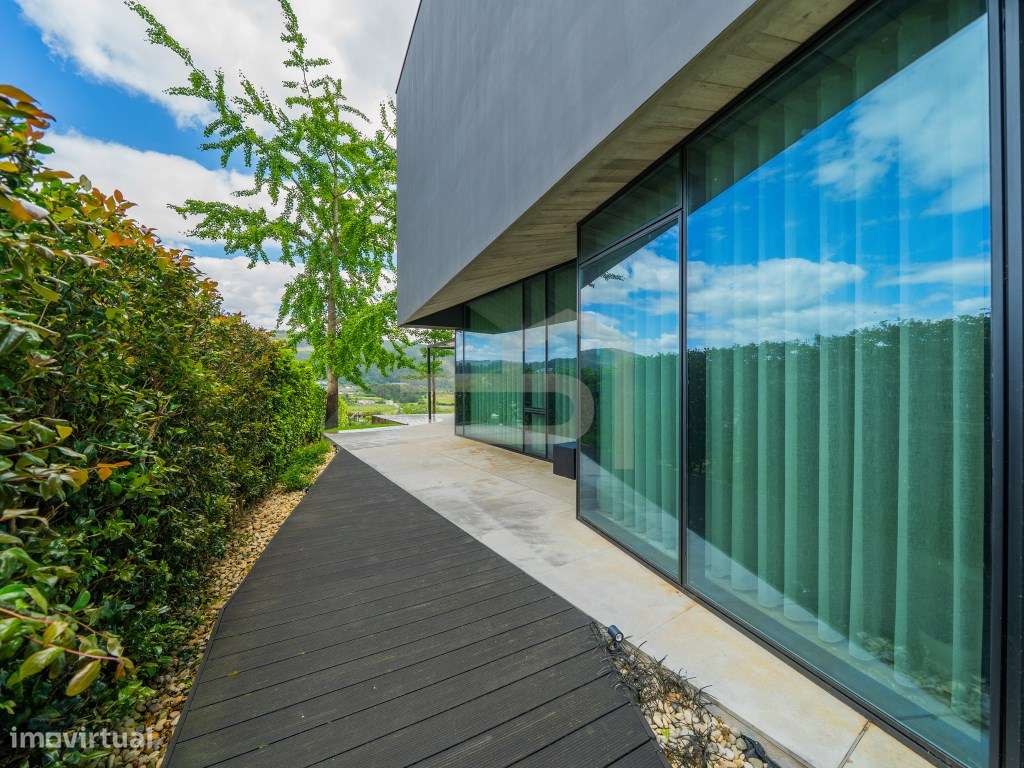 Exclusiva Moradia de Luxo com Design Contemporâneo-21