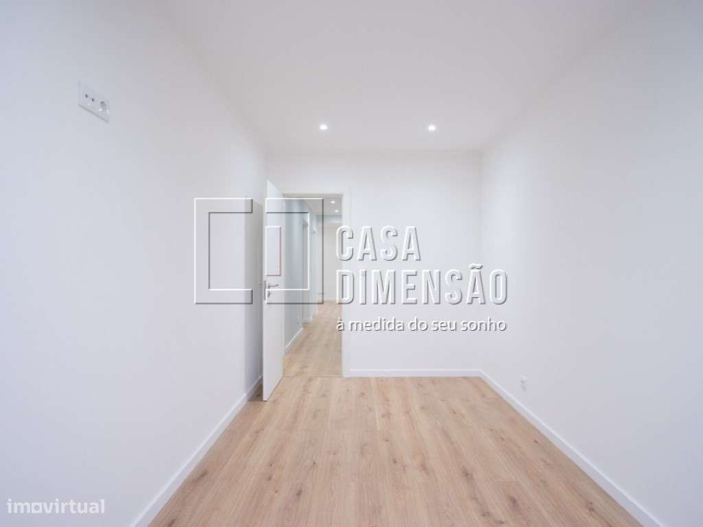 Apartamento de tipologia T2, em fase de Remodelação, no Cacém!!-20
