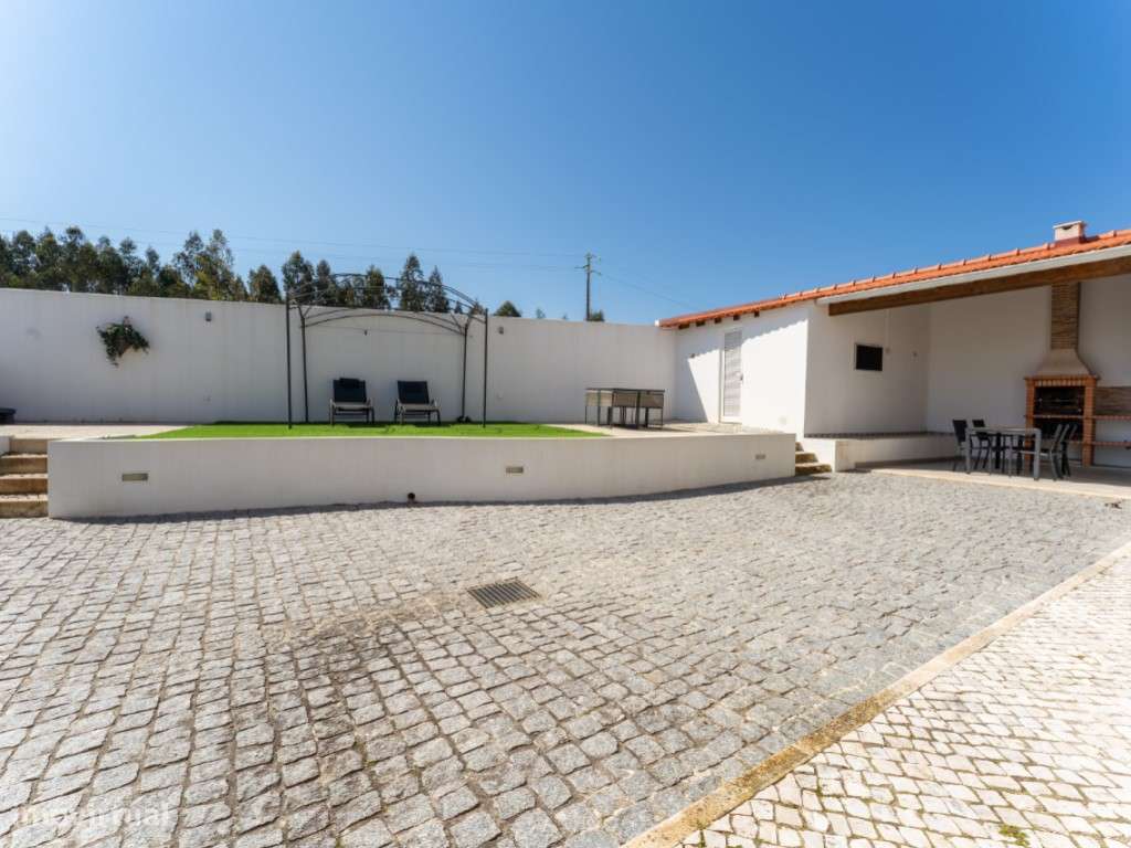 Moradia T3 com Terraço e Churrasqueira no Nadadouro-26