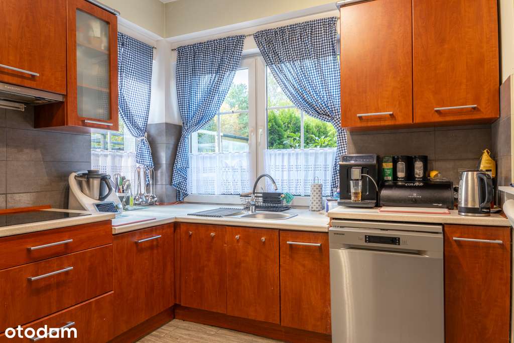 Funkcjonalny dom z garażem i ogrodem!-8