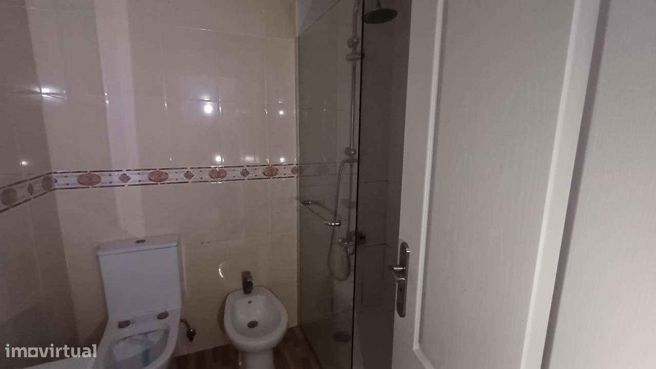 Barreiro, Santo António da Charneca, T2 em Bom estado de Conservação - Grande imagem: 5/27