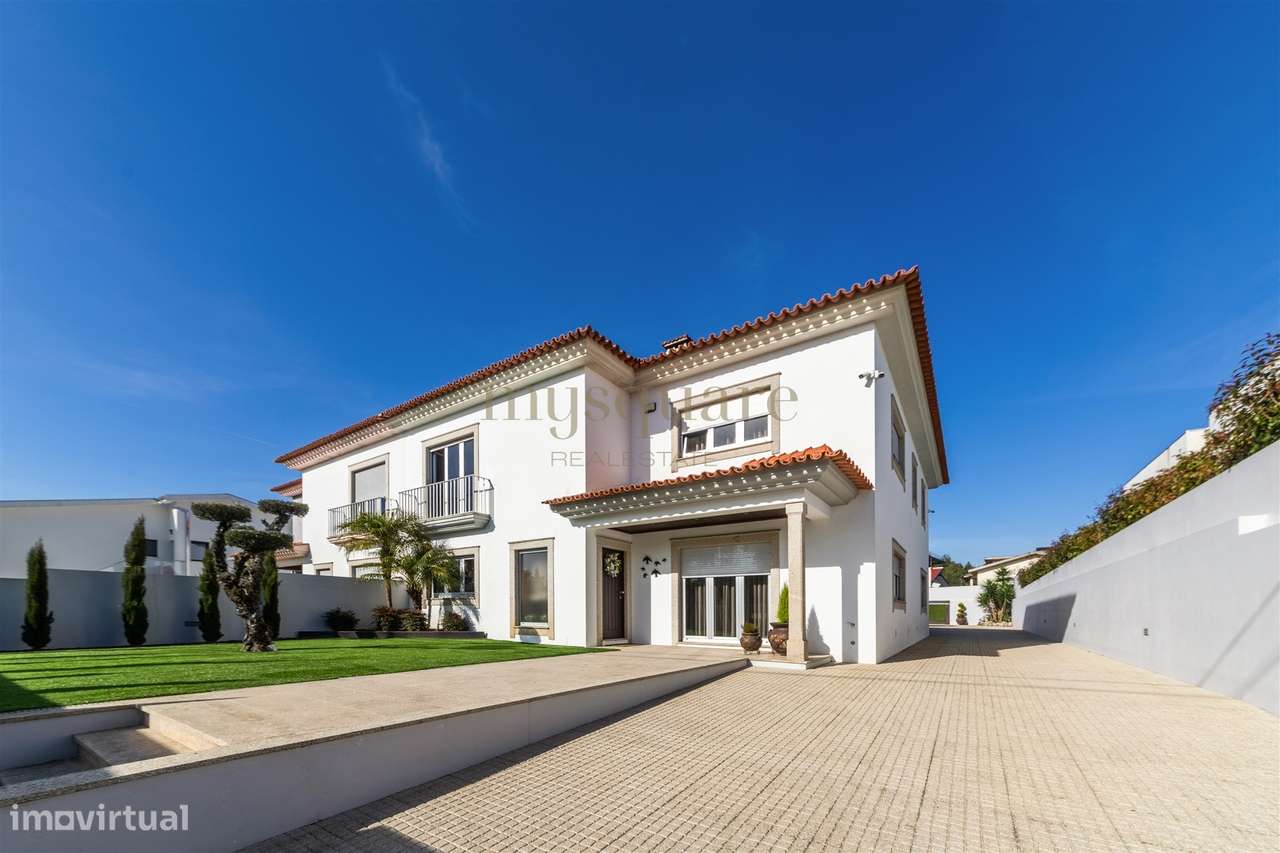 Moradia T4 geminada, com excelentes áreas, a 2 minutos do centro de Sa-31