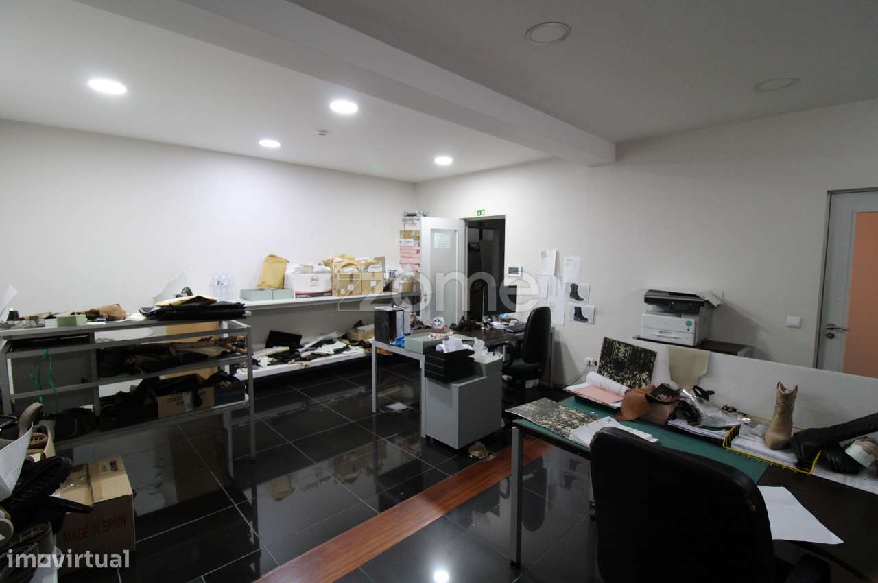 PAVILHÃO c/ 2000m2 FELGUEIRAS-12