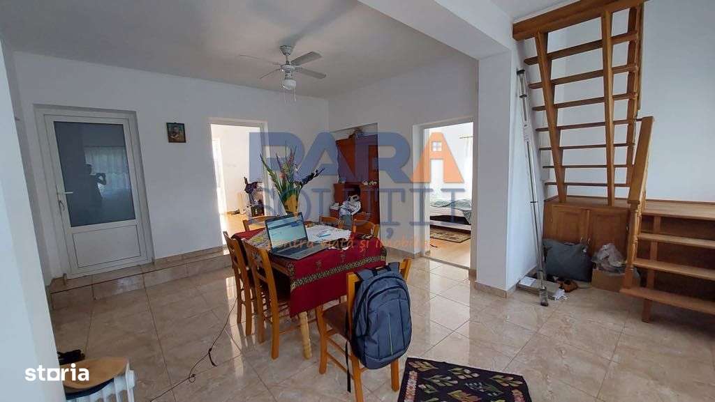 Casă 2015 - 4 dormitoare, 2 băi, 2 bucătării - Imagine principală: 4/19