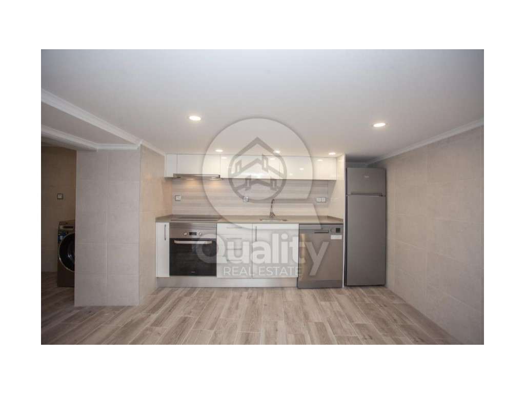 Moradia V2 em Sesimbra, 50mts da praia - Grande imagem: 4/30