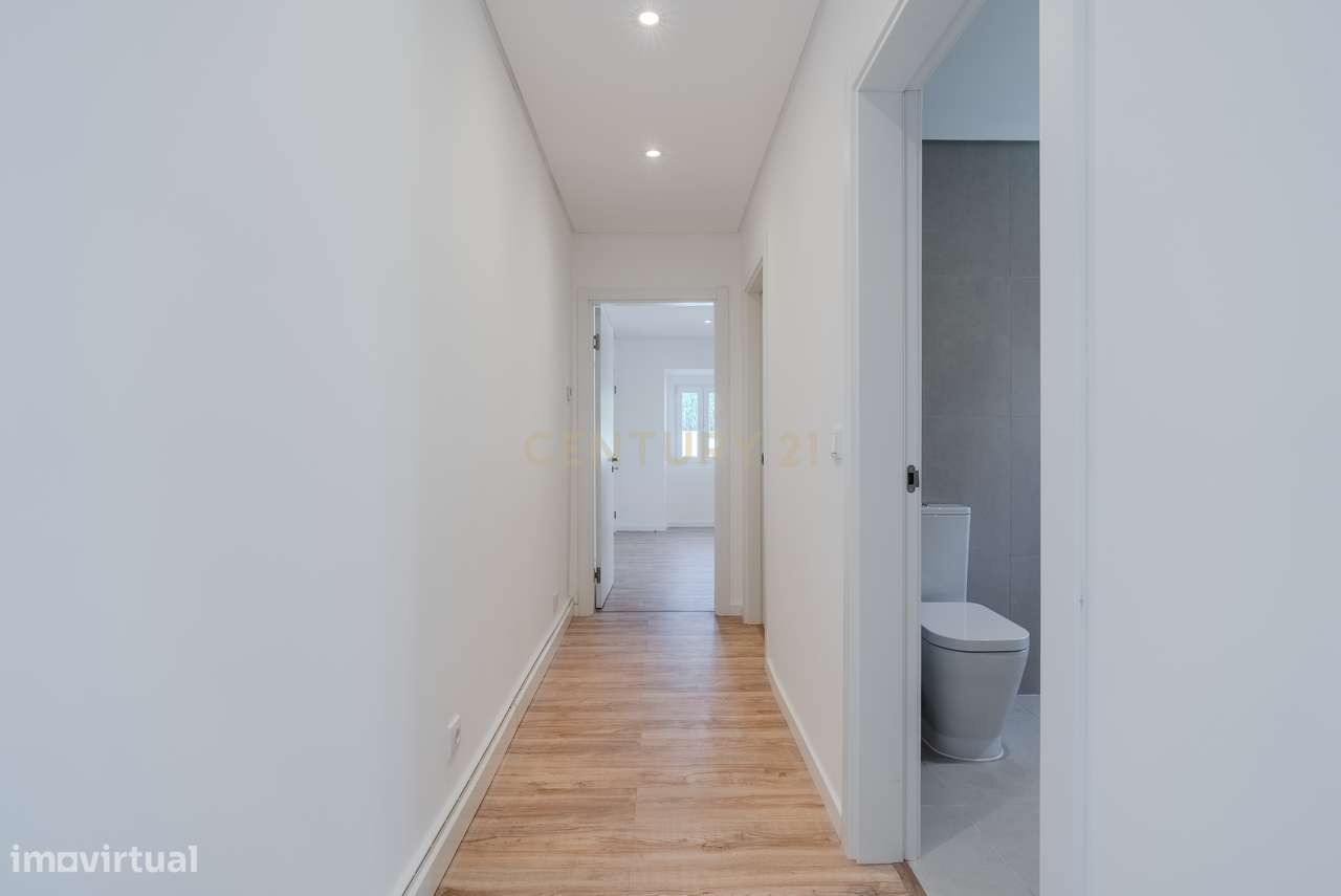 Moradia Térrea T4 totalmente renovada, com piscina, espaço exterior e-24