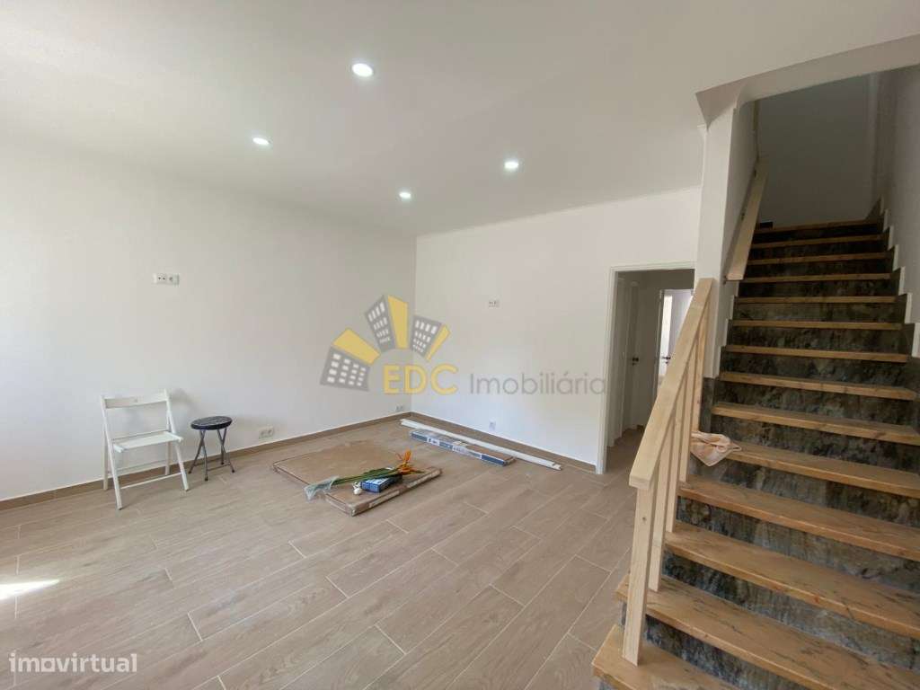 Moradia T3 - Remodelada com 2 frentes no centro de Mem Martins | Nã...-5