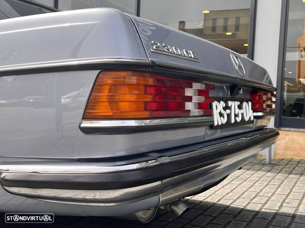 Mercedes-Benz 230 CE - 43