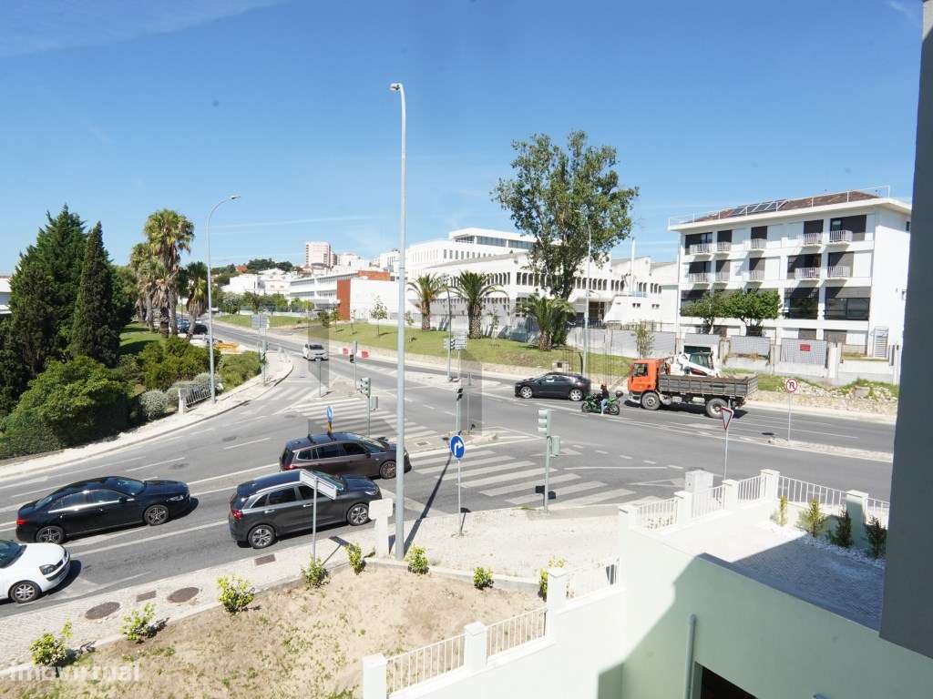 Prédio com Licença de Serviços para Arrendamento em Alfragide, Lisboa-30