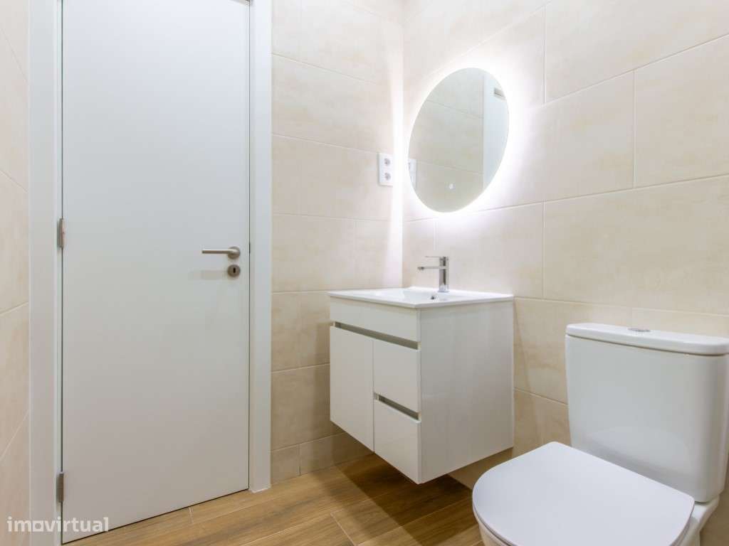 Onde a Luz Encontra o Design | T1 Remodelado com Varanda e Open Spa... - Grande imagem: 4/22