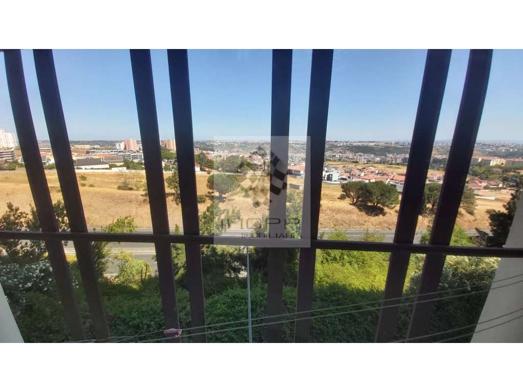 Fabuloso T4 na Radial em Odivelas com estacionamento!-6