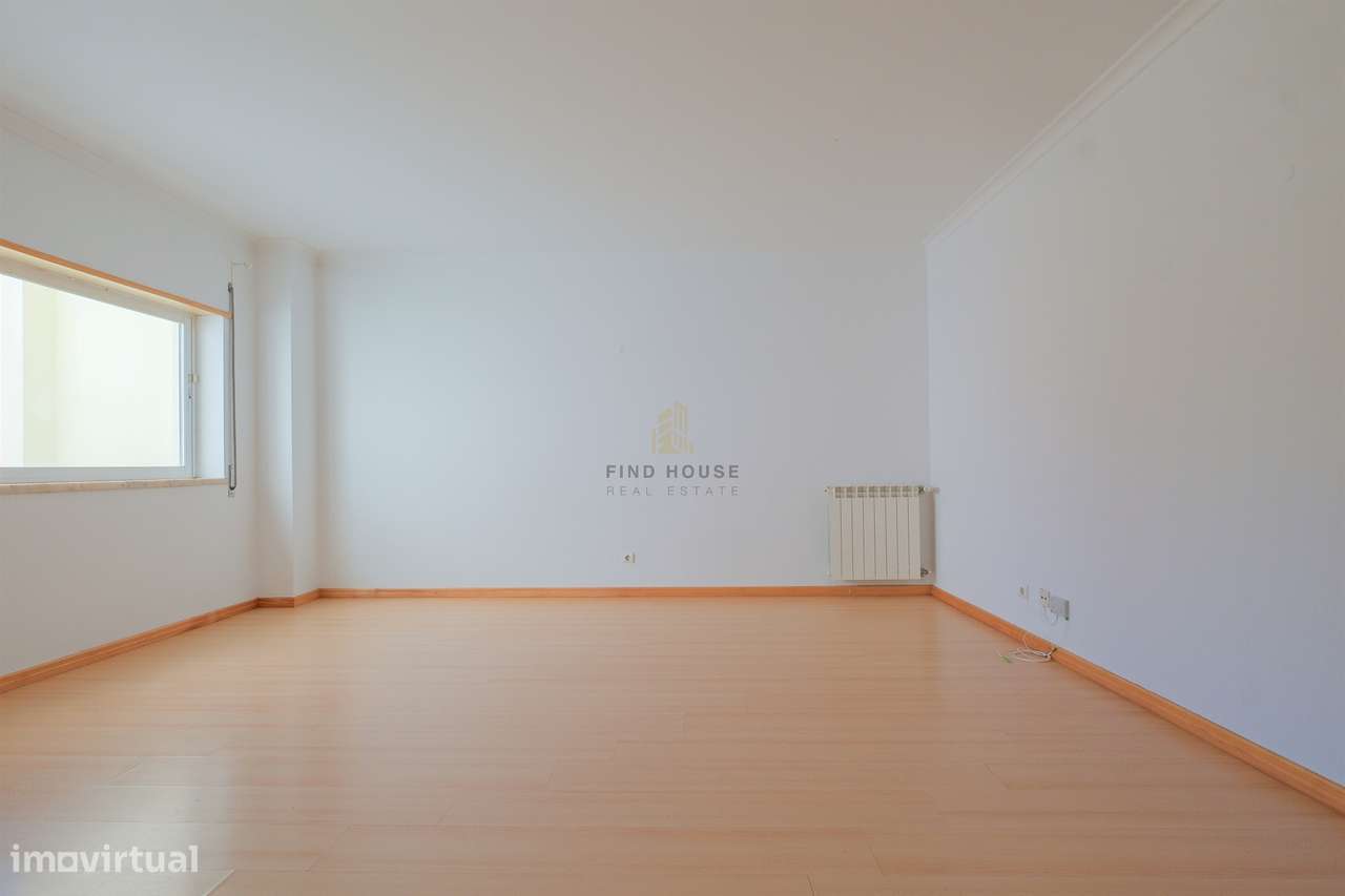 Vende-se T1 com garagem no Parque de São Domingos, em São Domingos de-8