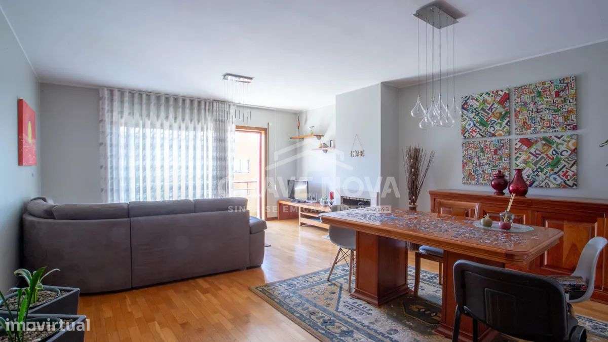 Apartamento T3 c/ Vistas Mar e Garagem Box em Canidelo-24