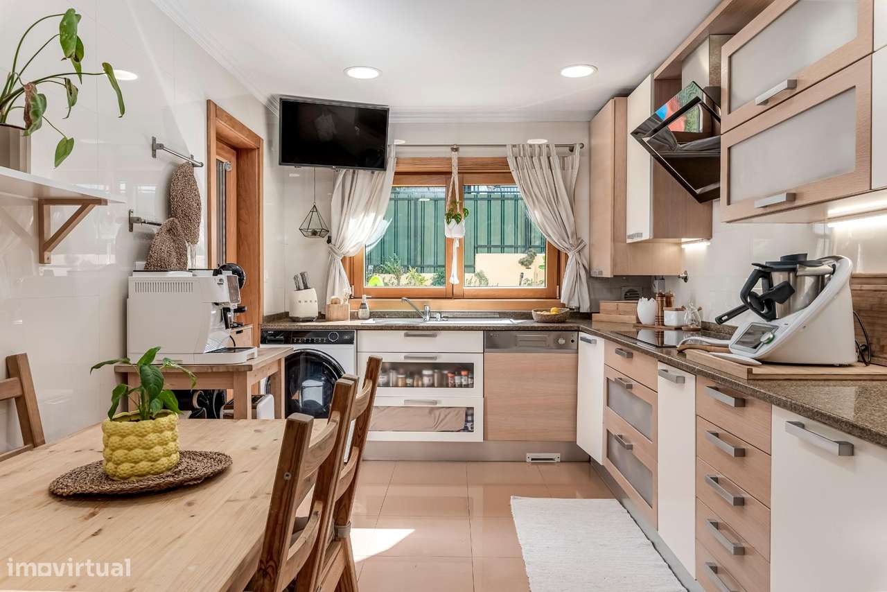 MORADIA ISOLADA T5 NA PÓVOA DE SANTA IRIA-1