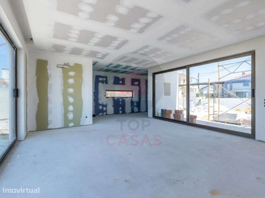 Moradia contemporânea em fase de construção perto de Alcobaça - Grande imagem: 5/26