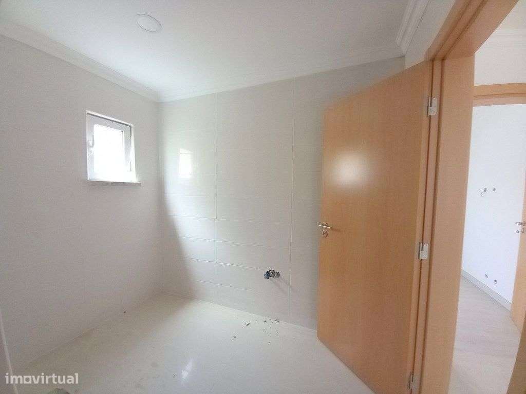 Vivenda Remodelada em Foros de Amora-14