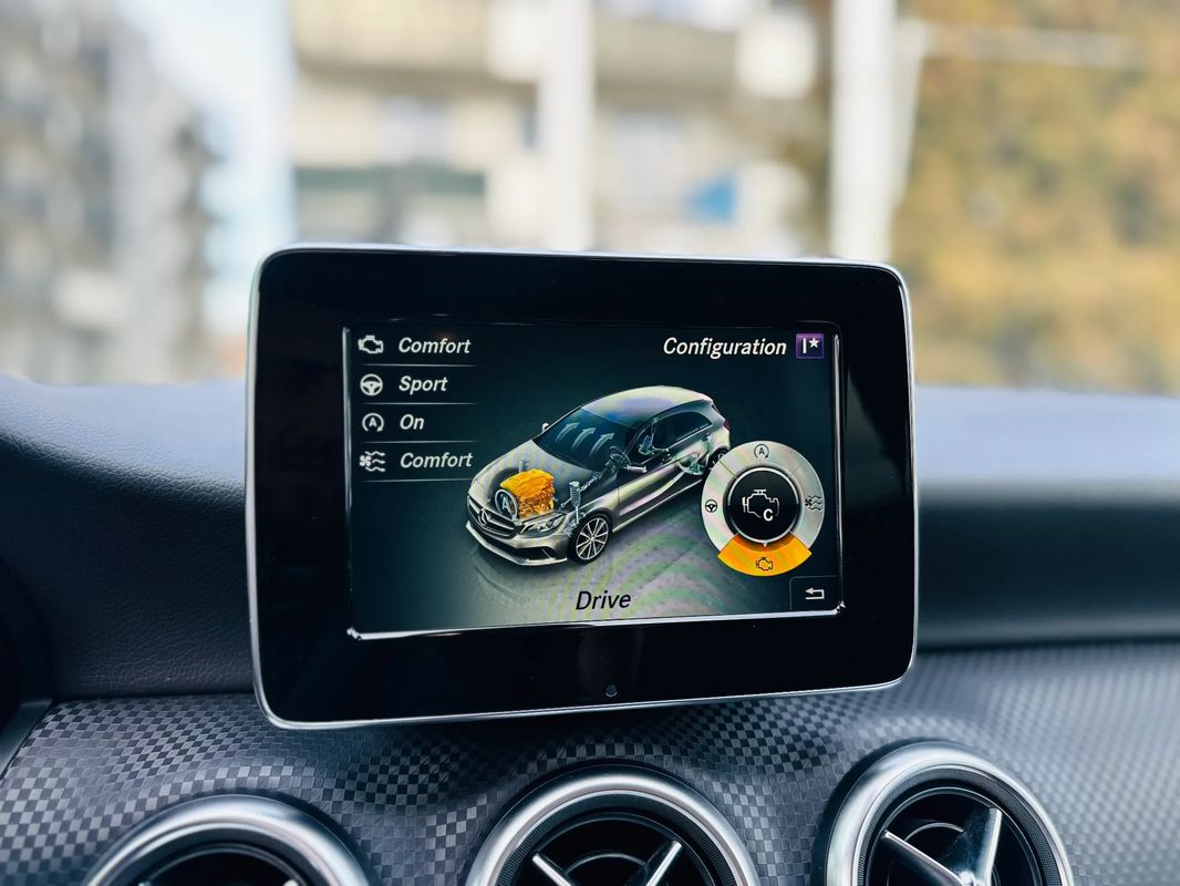 Mercedes-Benz A 180 (BlueEFFICIENCY) 7G-DCT Urban - 22
