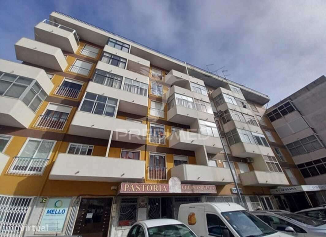 Apartamento T2 no Laranjeiro, Almada-0