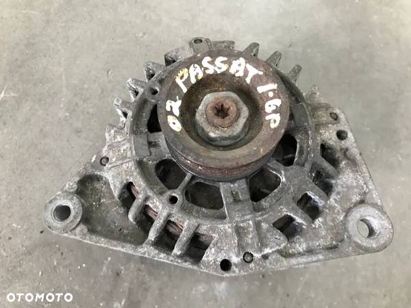 Alternator Vw Passat B5 Golf IV 98-05r 06B903016D - 3