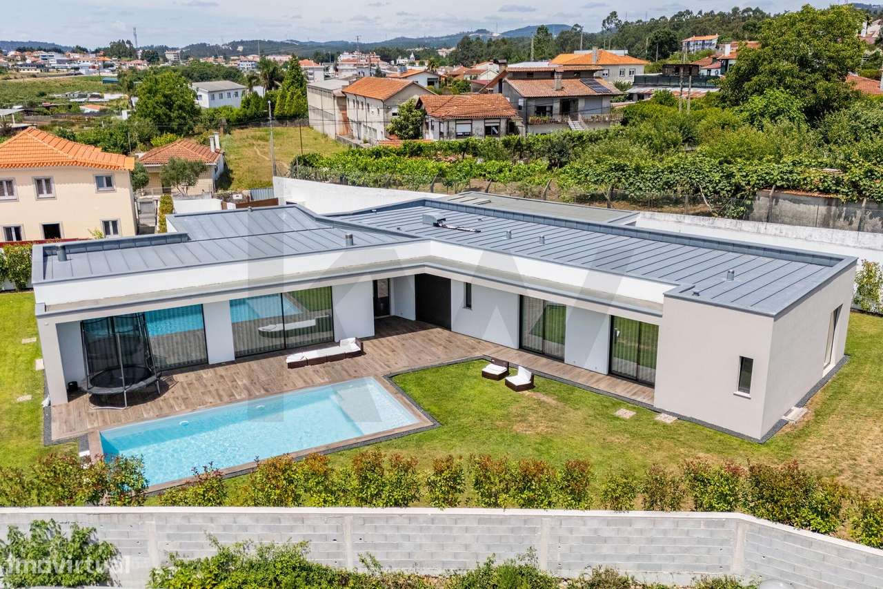 Moradia Térrea de Luxo com Piscina, Onde o Sonho se Torna Realidade-46