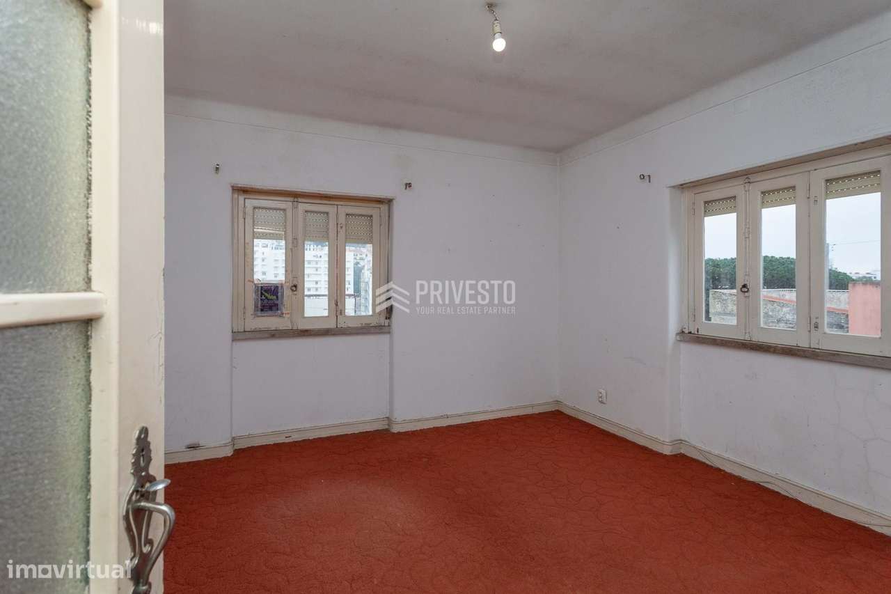 Prédio Devoluto com 3 Apartamentos | Lote 551 m² | Alcabideche-9