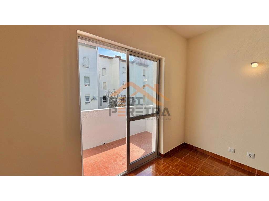 Situado na zona da Torre, em Cascais,, apartamento T2.-10