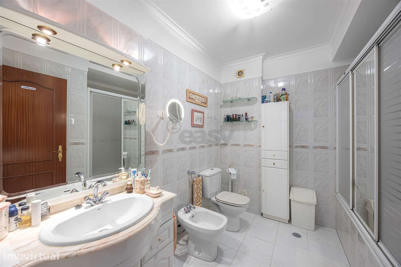 Apartamento T3 com 2 wc grande arrecadação e garagem Box (fração autón-5