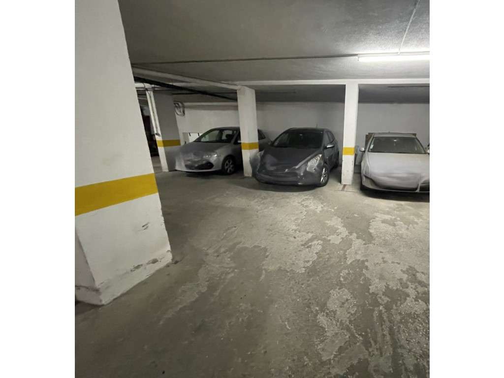 ARRENDAMENTO T4 COM PARQUEAMENTO EM CASAL DE CAMBRA - Grande imagem: 4/30