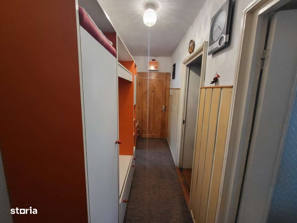 Apartament de 3 camere, decomandat, 60 mp., zona Independentei-9