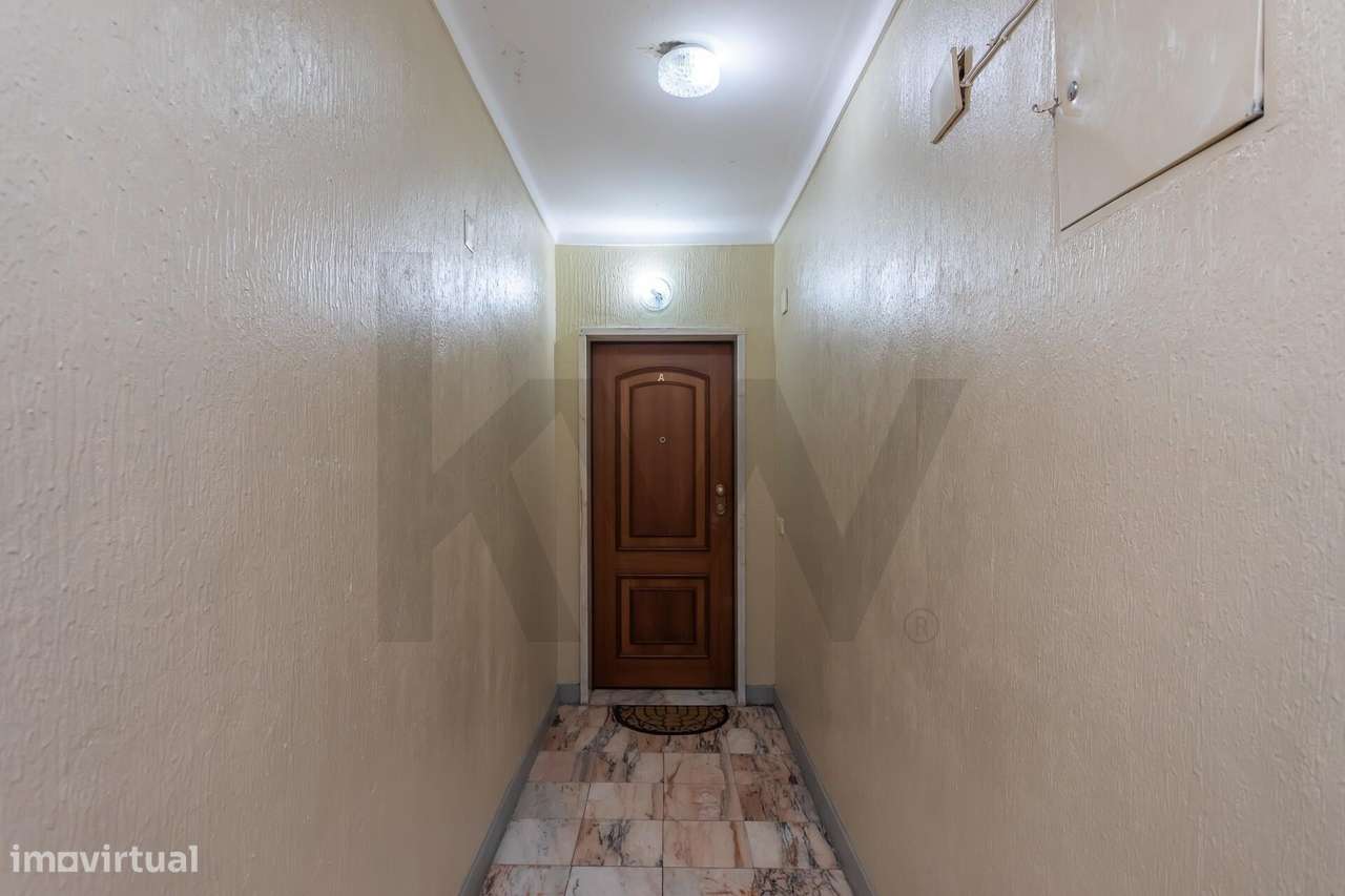 O Seu Novo Refúgio na Avenida de Fitares : T2 renovado e cheio de sol-32