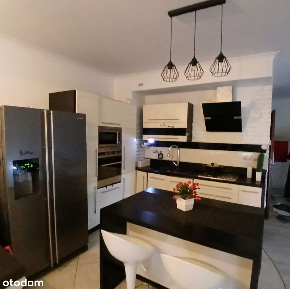 Dom z garażem i ogrodem w centrum!-0