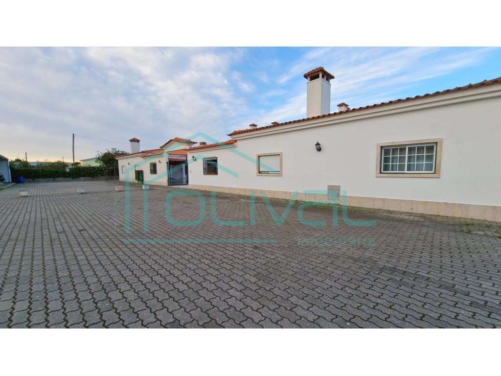 Espaço Comercial com armazéns-23