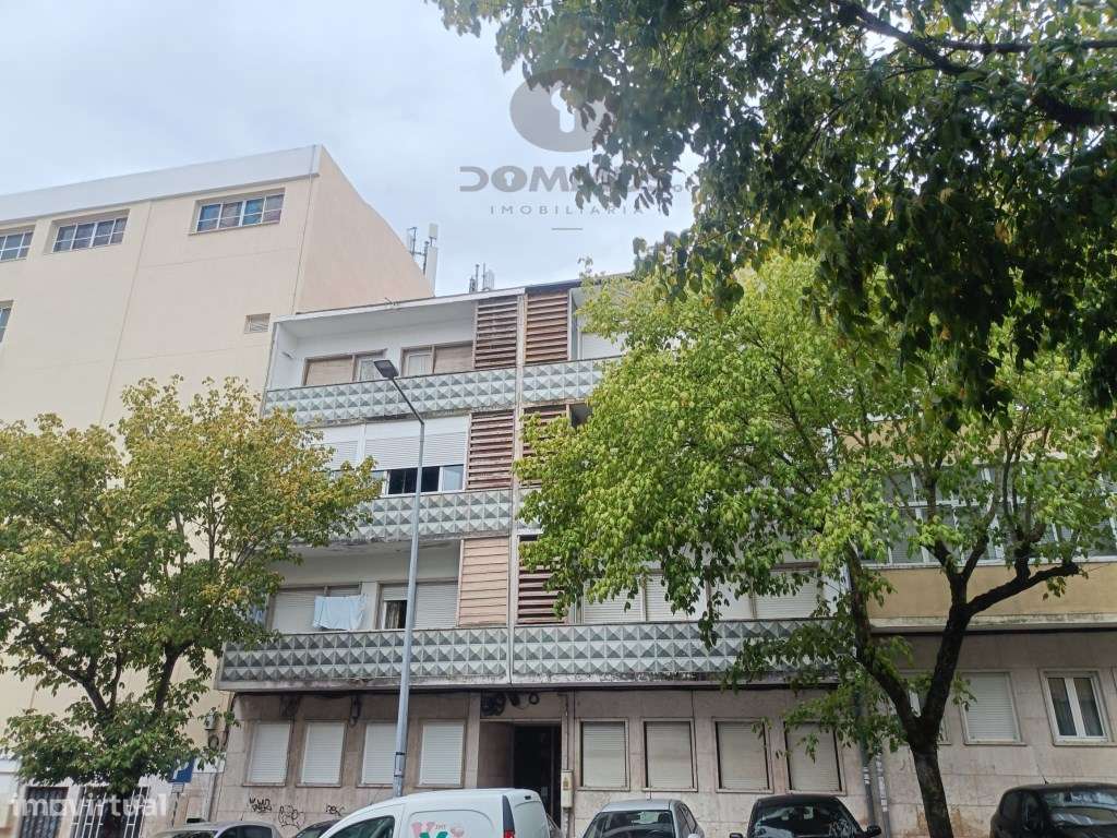 Apartamento T2+1 Remodelado com Logradouro na Falagueira-18