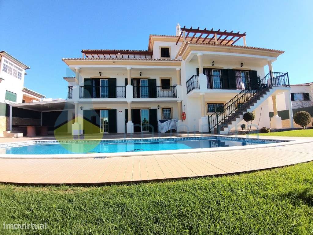 Moradia V8, com piscina, salão de jogos, garagem e AL ativo - Grande imagem: 3/60