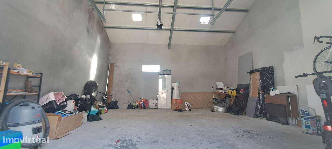 Moradia Rústica em fase de acabamento, com garagem, em Sendim-8