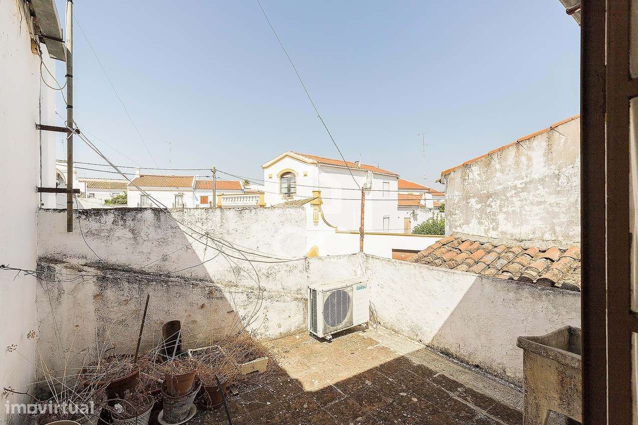 Moradia T4 Unifamiliar de R/C e 1º andar c/ Terraço | Redondo, Évora - Grande imagem: 5/41