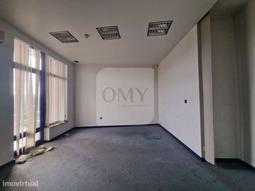 Loja com 2 frentes na Av. Aureliano Barrigas em Vila Real-6