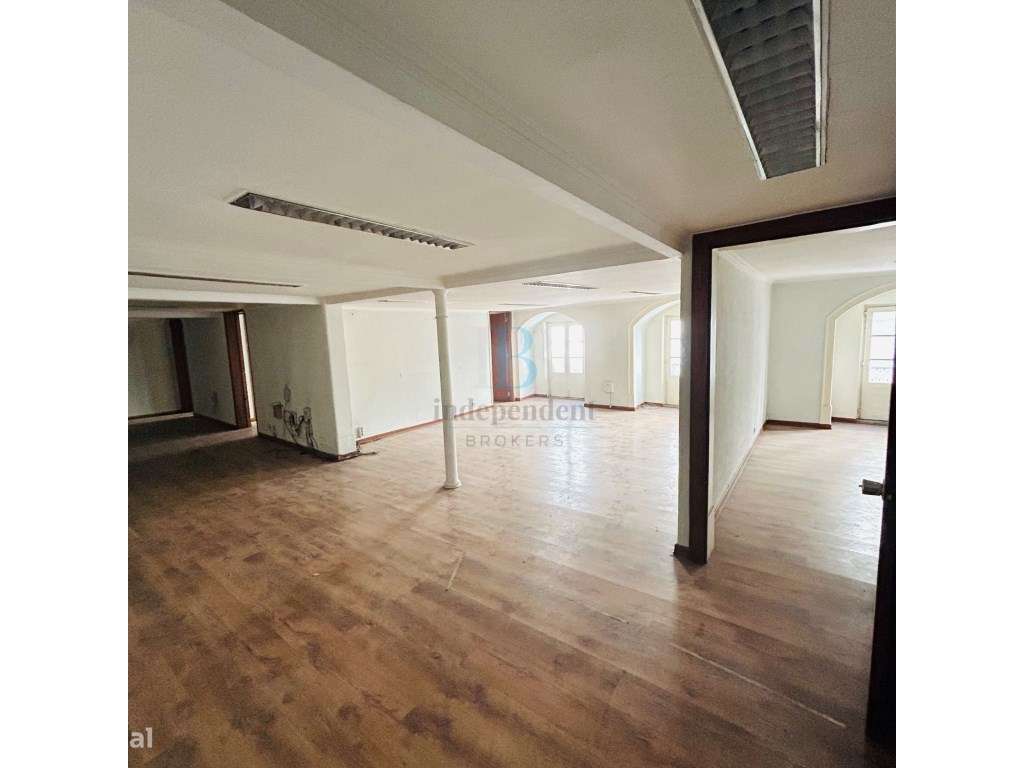 Escritório para remodelação no Chiado - Grande imagem: 2/12