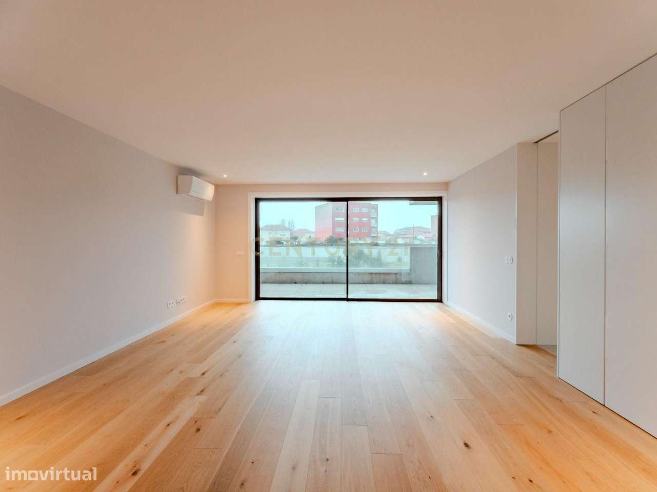 Apartamento T3 de Luxo em Condomínio Privado com Piscina, Padel e Giná-4